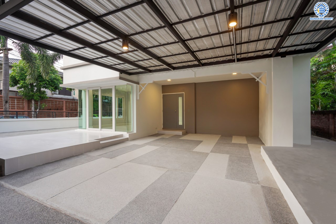 บ้านมือสองตกแต่งใหม่ ม.คาซ่าวิลล์ ราชพฤกษ์-รัตนาธิเบศร์2 แบรนด์ Q.House ต่อเติมครบพร้อมเข้าอยู่ เนื้อที่ 53.2 ตร.ว. ฟังก์ชันจัดเต็ม 3 ห้องนอน 3 ห้องน้ำ 1ห้องอเนกประสงค์ จอดรถได้ 2 คัน บนทำเลศักยภาพ ติดถนนราชพฤกษ์ และเพียง 10 นาทีถึงรถไฟฟ้า "สถานีบางรักน้อยท่าอิฐ"